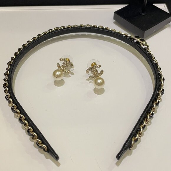 CHANEL Crystal-Embellished Silver Earrings - Picture 7 of 9